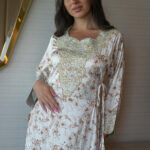 ⁦مخاوير ابيض بورود بني بربط من اجناب و مطرزه بفصوص⁩ - الصورة ⁦8⁩