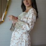 ⁦مخاوير ابيض بورود بني بربط من اجناب و مطرزه بفصوص⁩ - الصورة ⁦2⁩