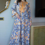 جلابيه خربزي مزينه بقماش زهور و شريط مدققه من حلق و اكمام