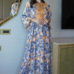 ⁦جلابيه خربزي مزينه بقماش زهور و شريط مدققه من حلق و اكمام⁩ - الصورة ⁦6⁩