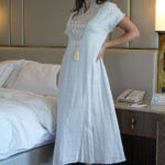 جلابيه رصاصي بترتر ملون من حلق و خلف كامل