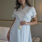 ⁦جلابيه رصاصي بترتر ملون من حلق و خلف كامل⁩ - الصورة ⁦6⁩