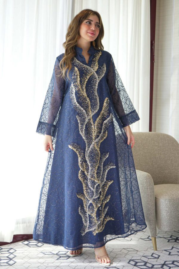 ⁦جلابيه كحلي خليجيه بلياقه بشك ترتر و فصوص ذهبي⁩ - الصورة ⁦9⁩