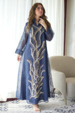 ⁦جلابيه كحلي خليجيه بلياقه بشك ترتر و فصوص ذهبي⁩ - الصورة ⁦10⁩