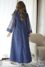 ⁦جلابيه كحلي خليجيه بلياقه بشك ترتر و فصوص ذهبي⁩ - الصورة ⁦4⁩