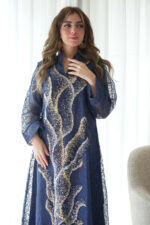 ⁦جلابيه كحلي خليجيه بلياقه بشك ترتر و فصوص ذهبي⁩ - الصورة ⁦6⁩