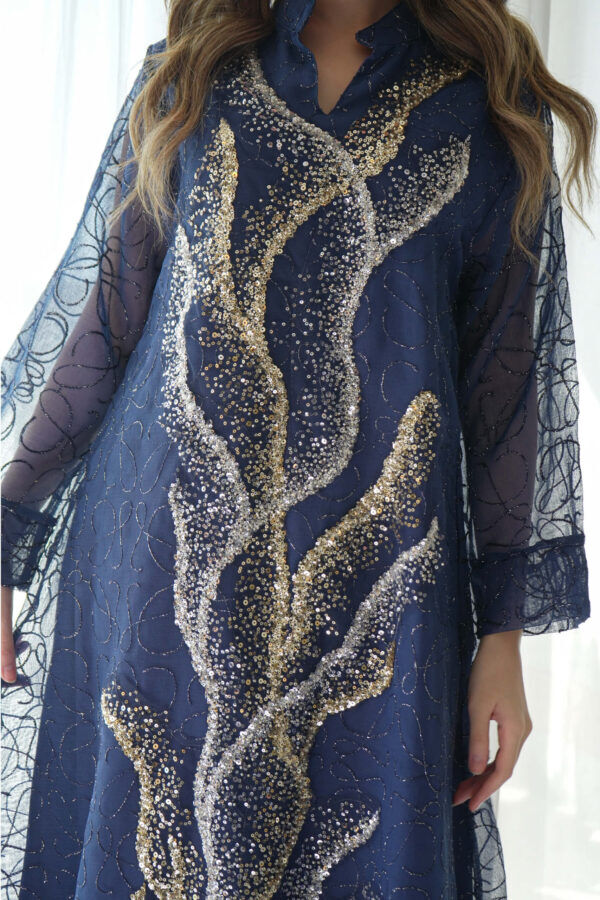 ⁦جلابيه كحلي خليجيه بلياقه بشك ترتر و فصوص ذهبي⁩ - الصورة ⁦7⁩