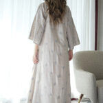 ⁦جلابية ذهبي مطرزه بترتر كامل⁩ - الصورة ⁦5⁩