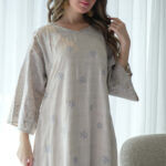 ⁦جلابية ذهبي مطرزه بترتر كامل⁩ - الصورة ⁦7⁩