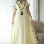 جلابيه اصفر بترتر ملون من حلق و خلف كامل (2)