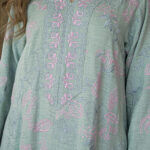 ⁦جلابية تيفاني مطرزة بوردي و اخضر بدقاق مخفية⁩ - الصورة ⁦9⁩