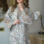 ⁦جلابية سماوي بتطريز دقات ملونة من الأمام و اكمام⁩ - الصورة ⁦2⁩