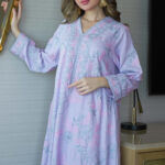 ⁦جلابية موف مطرزة بوردي و اخضر بدقاق مخفية⁩ - الصورة ⁦6⁩