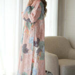 جلابيه لياقة خربزي مزينه بشريط من حلق و اكمام