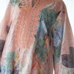 ⁦جلابيه لياقة خربزي مزينه بشريط من حلق و اكمام⁩ - الصورة ⁦2⁩