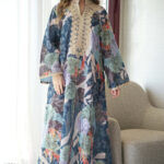 ⁦جلابيه لياقة كحلي مزينه بشريط بيج من حلق و اكمام⁩ - الصورة ⁦3⁩