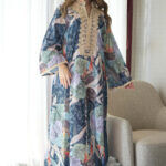 جلابيه لياقة كحلي مزينه بشريط بيج من حلق و اكمام