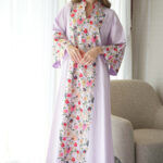 جلابيه موف خليجيه بلياقه مطرزه بورود ملونه من امام و خلف