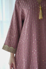 ⁦جلابيه وردي خليجيه بترتر و لياقه⁩ - الصورة ⁦4⁩