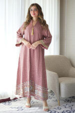 ⁦جلابيه وردي خليجيه بترتر و لياقه⁩ - الصورة ⁦5⁩