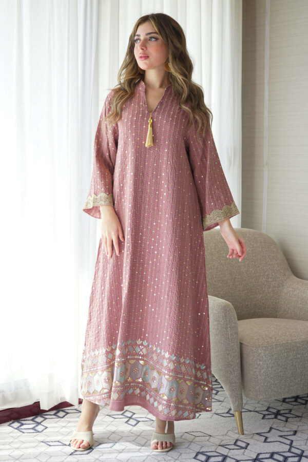 ⁦جلابيه وردي خليجيه بترتر و لياقه⁩ - الصورة ⁦6⁩