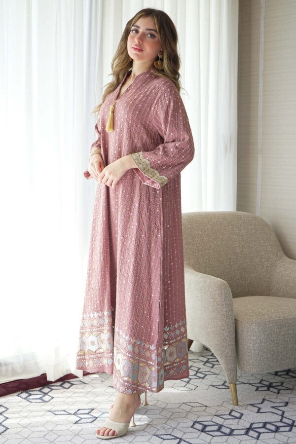 ⁦جلابيه وردي خليجيه بترتر و لياقه⁩ - الصورة ⁦7⁩