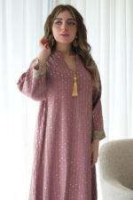 ⁦جلابيه وردي خليجيه بترتر و لياقه⁩ - الصورة ⁦3⁩