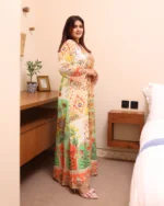 ⁦جلابية خربزي حرير بالوان مشجره و فصوص⁩ - الصورة ⁦3⁩