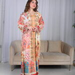 ⁦جلابية احمر حرير بالوان مشجره و فصوص⁩ - الصورة ⁦5⁩