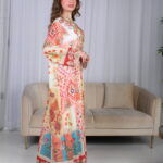 ⁦جلابية احمر حرير بالوان مشجره و فصوص⁩ - الصورة ⁦4⁩