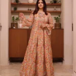 جلابيه خربزي خليجيه مطرزه بورود ملونه من امام و خلف