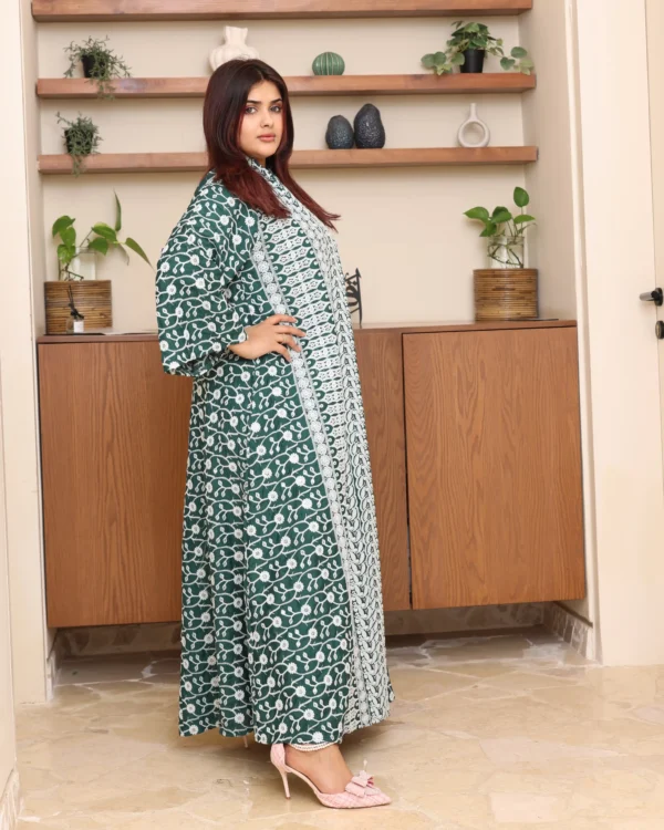 ⁦جلابية خليجية اخضر تصميم ملكي⁩ - الصورة ⁦4⁩