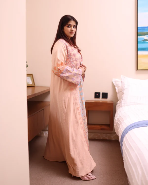 ⁦جلابية خربزي خليجية قطعتين مشجره بشك و دقات ملونة⁩ - الصورة ⁦6⁩