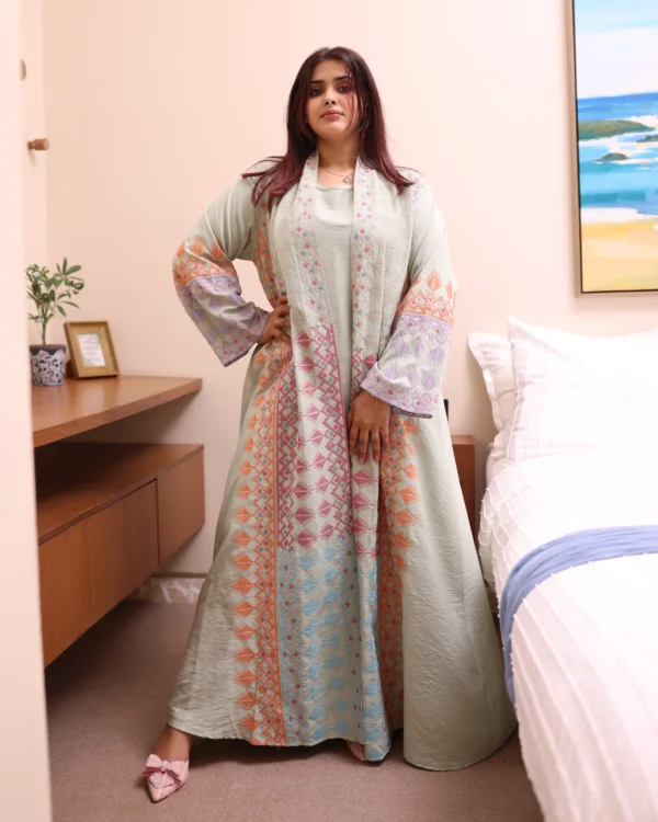 ⁦جلابية تيفاني خليجية قطعتين مشجره بشك و دقات ملونة⁩ - الصورة ⁦6⁩