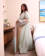 ⁦جلابية تيفاني خليجية قطعتين مشجره بشك و دقات ملونة⁩ - الصورة ⁦3⁩