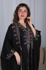 ⁦جلابية اسود ملكي قطعتين بتطريز دقات ملونة من الأمام و اكمام⁩ - الصورة ⁦2⁩