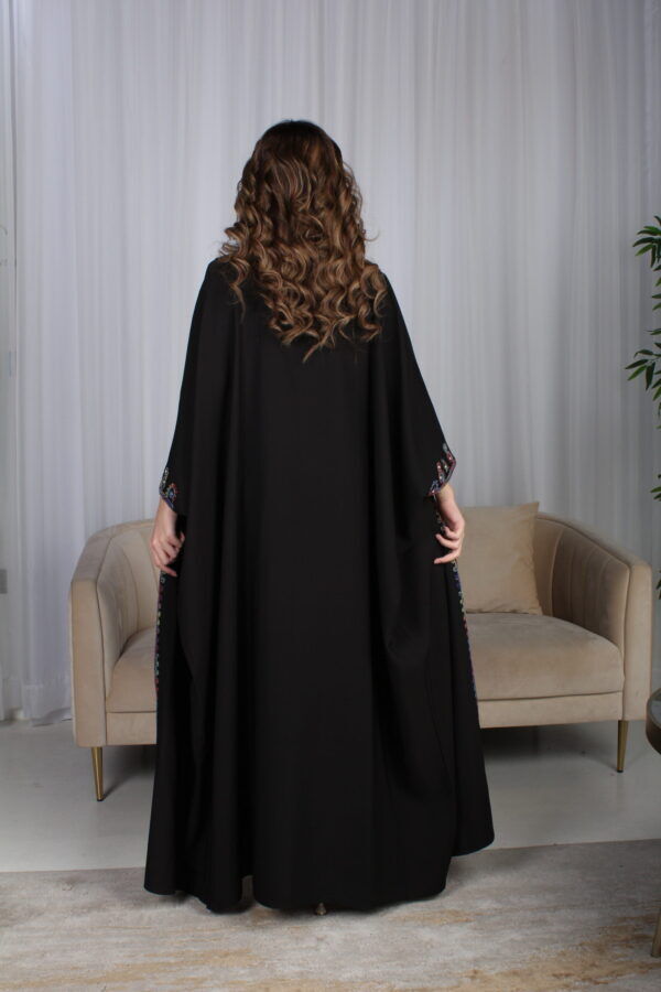 ⁦جلابية اسود ملكي قطعتين بتطريز دقات ملونة من الأمام و اكمام⁩ - الصورة ⁦13⁩