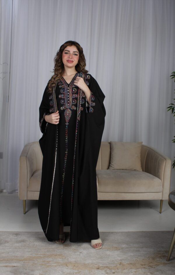 ⁦جلابية اسود ملكي قطعتين بتطريز دقات ملونة من الأمام و اكمام⁩ - الصورة ⁦12⁩