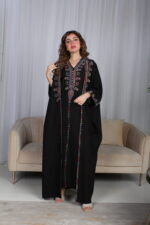 جلابية اسود ملكي قطعتين بتطريز دقات ملونة من الأمام و اكمام