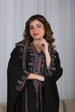 ⁦جلابية اسود ملكي قطعتين بتطريز دقات ملونة من الأمام و اكمام⁩ - الصورة ⁦8⁩