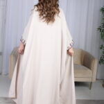 ⁦جلابية بيج ملكي قطعتين بتطريز دقات ملونة من الأمام و اكمام⁩ - الصورة ⁦13⁩