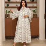 جلابية بياقة تركواز بترتر وتطريز كامل بورود