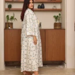 ⁦جلابية بياقة تركواز بترتر وتطريز كامل بورود⁩ - الصورة ⁦3⁩