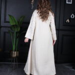 ⁦جلابية ابيض موردة بورود تركواز⁩ - الصورة ⁦9⁩