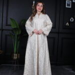 ⁦جلابية ابيض موردة بورود تركواز⁩ - الصورة ⁦7⁩