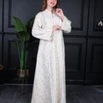 جلابية ابيض موردة بورود تركواز