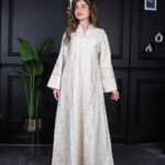 ⁦جلابية ابيض موردة بورود تركواز⁩ - الصورة ⁦3⁩