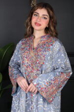 ⁦جلابية سماوي بتطريز دقات ملونة من الأمام و قماش لفتة⁩ - الصورة ⁦15⁩