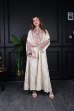 ⁦جلابية بيج بتطريز دقات ملونة من الأمام و قماش لفتة⁩ - الصورة ⁦3⁩