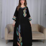 جلابية اسود مرسومه باوراق شجرة بالوان و مفصصة